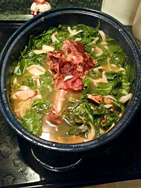 Collard Greens w/smoked turkey leg & onions|Anthony James Davisさん