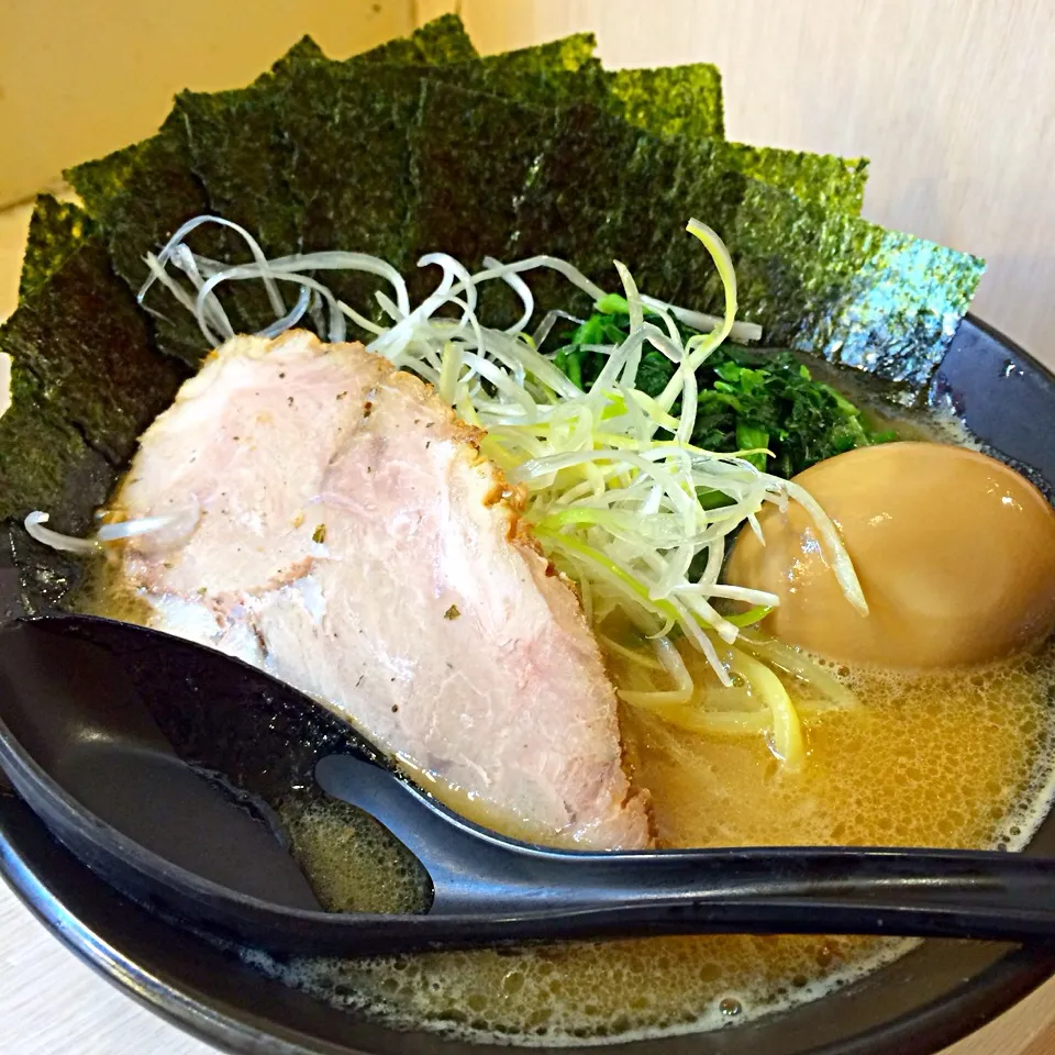 Snapdishの料理写真:横浜家系豚骨番長魂の味噌ラーメン|michiteruさん