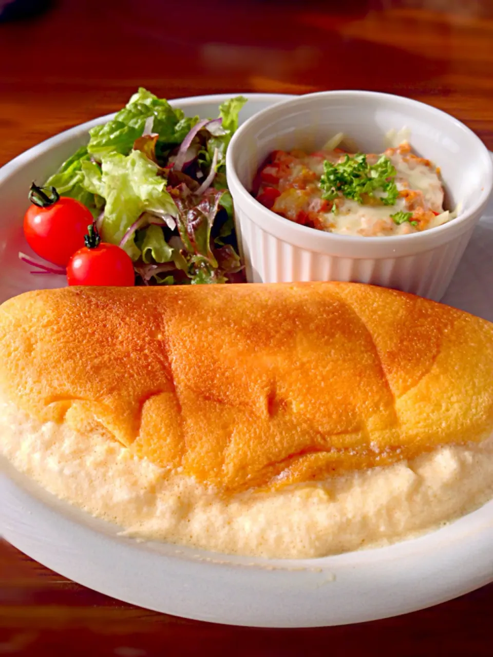 ⭐️あやさんのモンサンミッシェル風オムレツ ⭐️よ〜んさんのジャガイモの蒸しグラタン ⭐️野菜サラダ レモンドレッシング|よっちぃさん