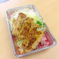 Snapdishの料理写真:チキンハーブ丼|ベントステーション御幣島店さん