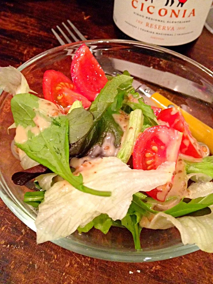 Leafy lettuce and tomato salad #noms #yum|lauren shannonさん