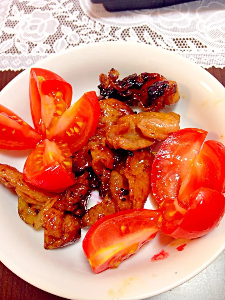 Snapdishの料理写真:Tocino with tomato|Sabri Zulueta Galanoさん