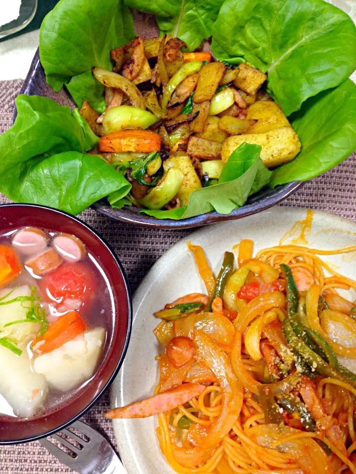 旦那作  ナポリタンと揚げ野菜のカレー炒め 野菜スープ🍀|デミさん