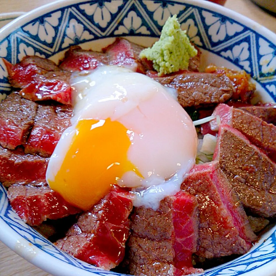 Snapdishの料理写真:あか牛丼|Risa Kuwaharaさん