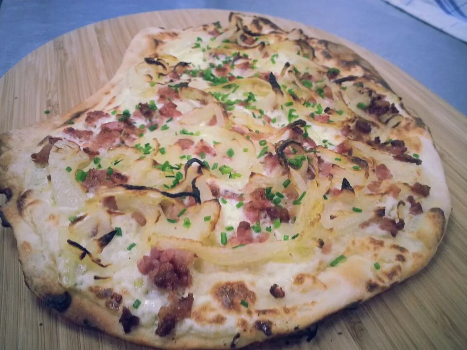 out of the stoneoven.. sour cream, ham, onions, chive|SirCookAlotさん