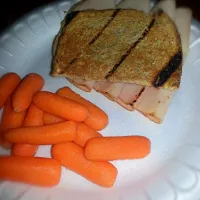 Snapdishの料理写真:Turkey & Cheese Sandwich, Baby Carrots|Emily Berryさん