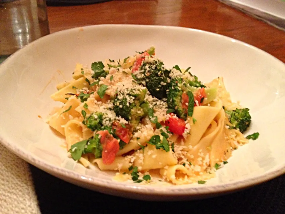 homemade crunchy pappardelle with broccoli|Matthew Cashenさん