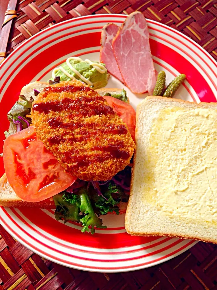 Snapdishの料理写真:Croquette sandwich🍞ｺﾛｯｹ ｻﾝﾄﾞｳｨｯﾁ|🌈Ami🍻さん