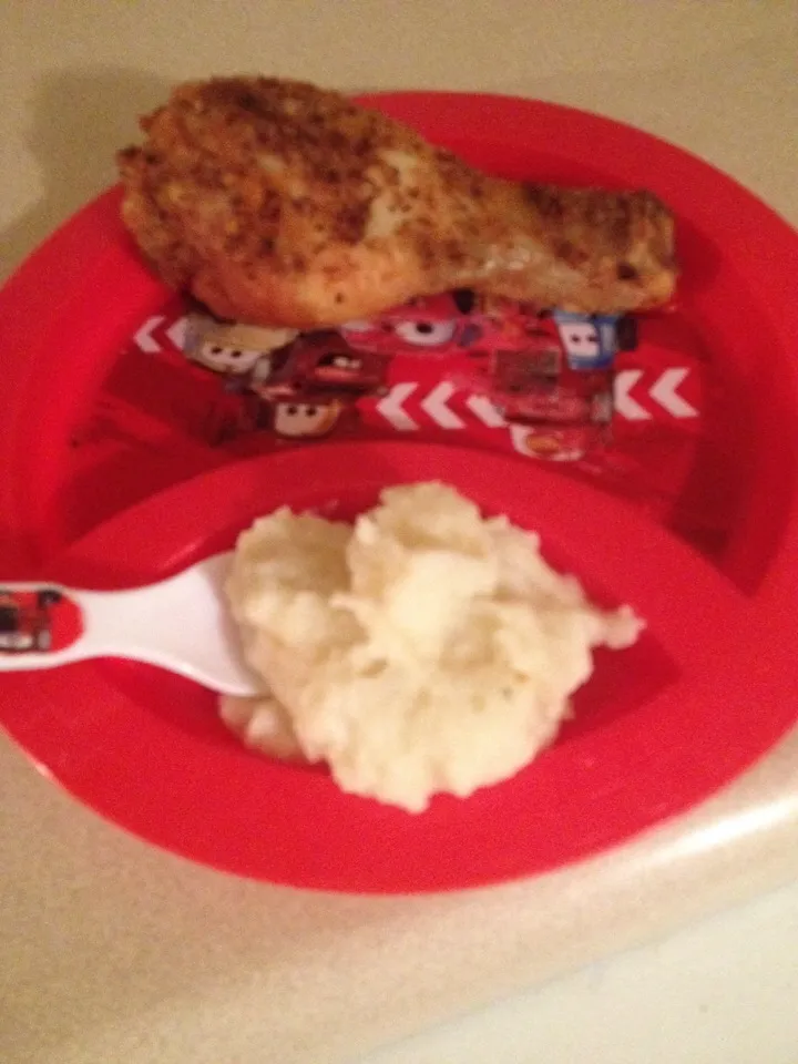 Snapdishの料理写真:Chicken and mash potatoes|canisha1さん