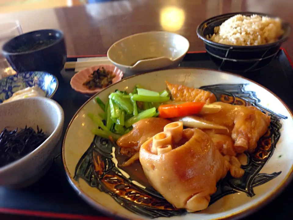 Snapdishの料理写真:てびち煮付け@ふみや食堂|makotoさん