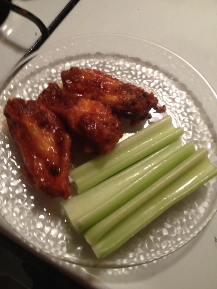 Snapdishの料理写真:Hot wings and celery|canisha1さん