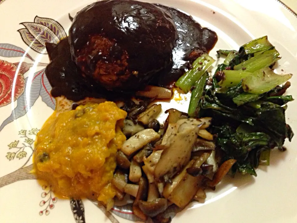 Hamburg withMushed Pumpkin, mushrooms and Chinese cabege|Ai Yamamotoさん