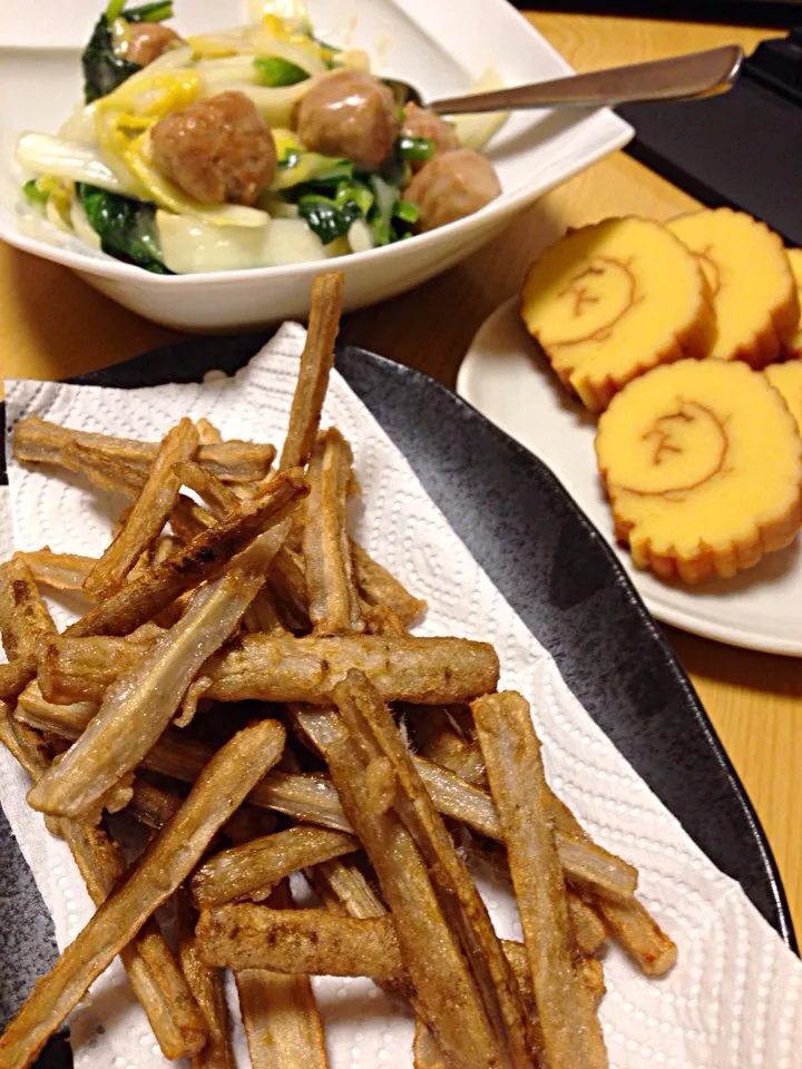 ごぼう唐揚げ、白菜と小松菜のクリーム煮(中華名菜)、伊達巻。|liccaさん