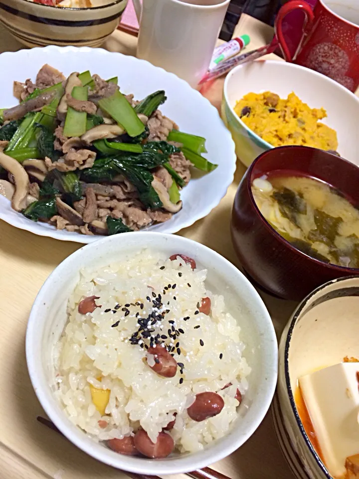 小松菜と牛肉のオイスター炒め、カボチャとツナのサラダ、冷奴、大根の味噌汁、栗おこわ|はしもさん