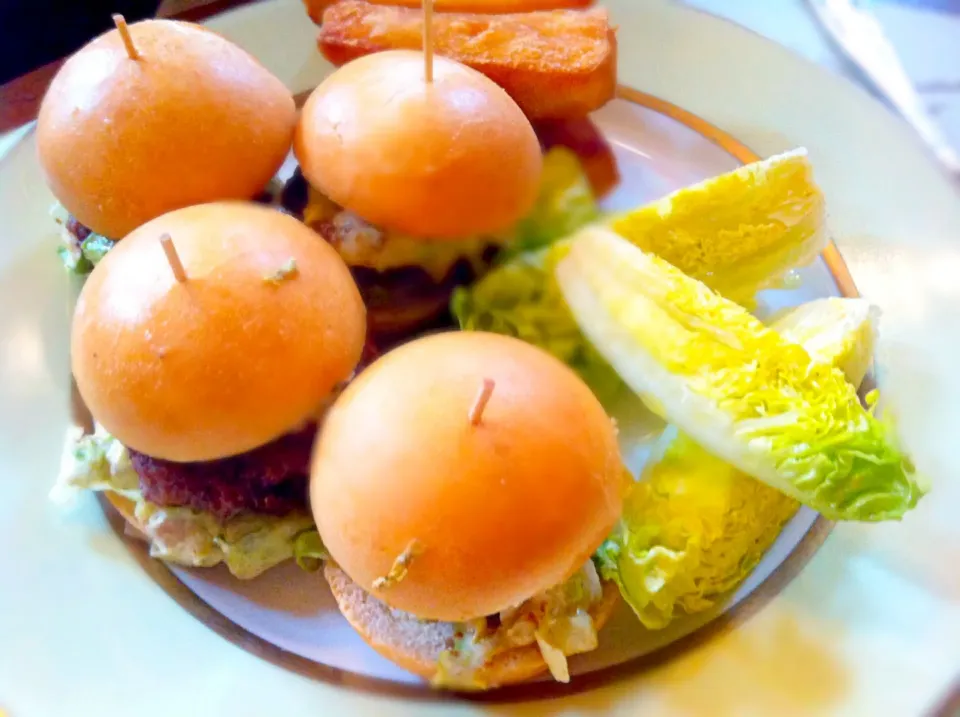 Snapdishの料理写真:Mini burgers from Ladureé in Paris|Downtoearthさん