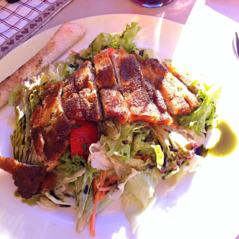 Snapdishの料理写真:Schnitzel Salat|wiwi mrgさん