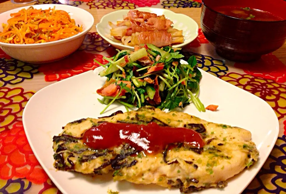 ささみの塩昆布ピカタ＆鮭三つ葉サラダ  Chicken piccata with Shio-kombu(thin stripes of kombu cooked in soy sauce) & salmon salada|Yuuki.Mさん