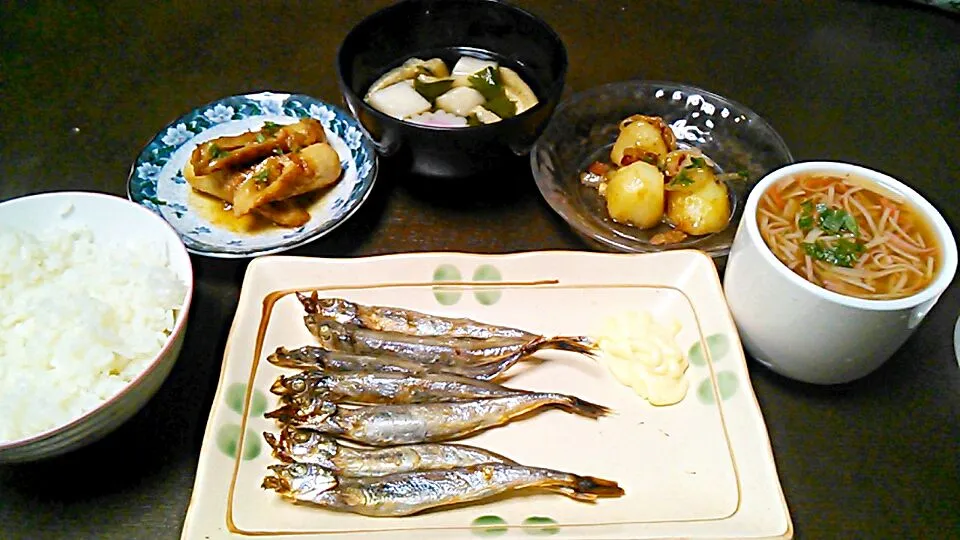 ししゃもとジャーマンポテトとちくわの味噌炒めとカニカマあんかけの茶碗蒸しとはんぺんとほうれん草のお吸い物|のりこさん