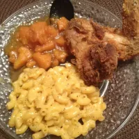 Snapdishの料理写真:Cannied yams macaroni abd chicken|canisha1さん