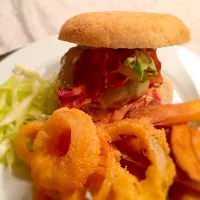 Bacon cheeseburger with onion rings and a slaw|Marenさん