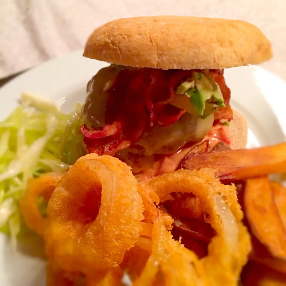 Bacon cheeseburger with onion rings and a slaw|Marenさん