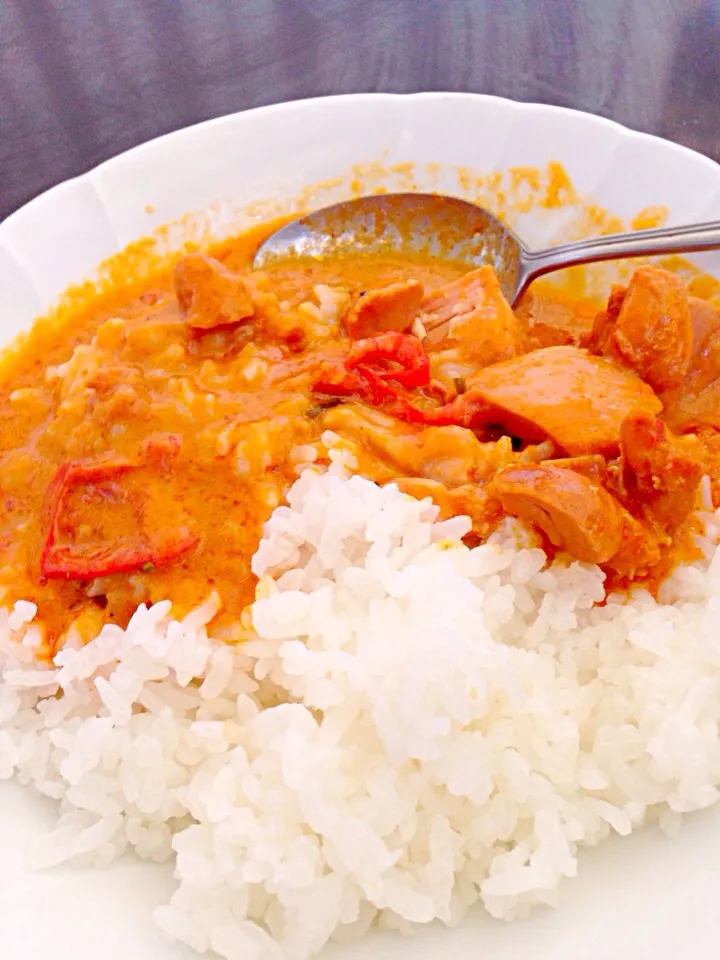 Snapdishの料理写真:イナバの缶詰レッドカレーです、|Daisuke Sakaiさん