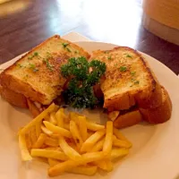 Snapdishの料理写真:Aussie style steakish sammich|mmmyoさん