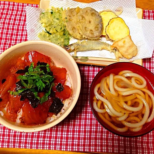 まぐろの漬け丼、天ぷら、うどん|ピンコさん