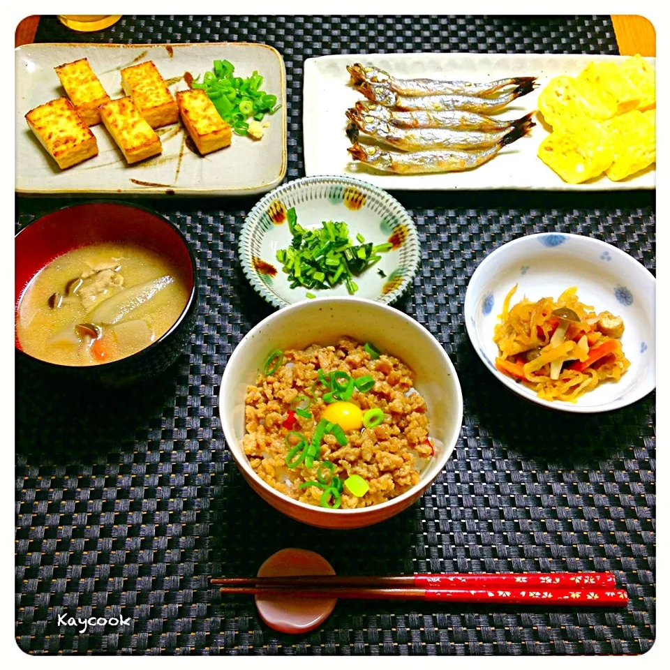 Snapdishの料理写真:「鶏そぼろ丼」メインで夕飯🐾|Asahimaruさん