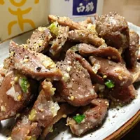 Snapdishの料理写真:砂肝のねぎ塩炒めです。この弾力が！このねぎ塩味が！たまらない〜♪から止まらない☆