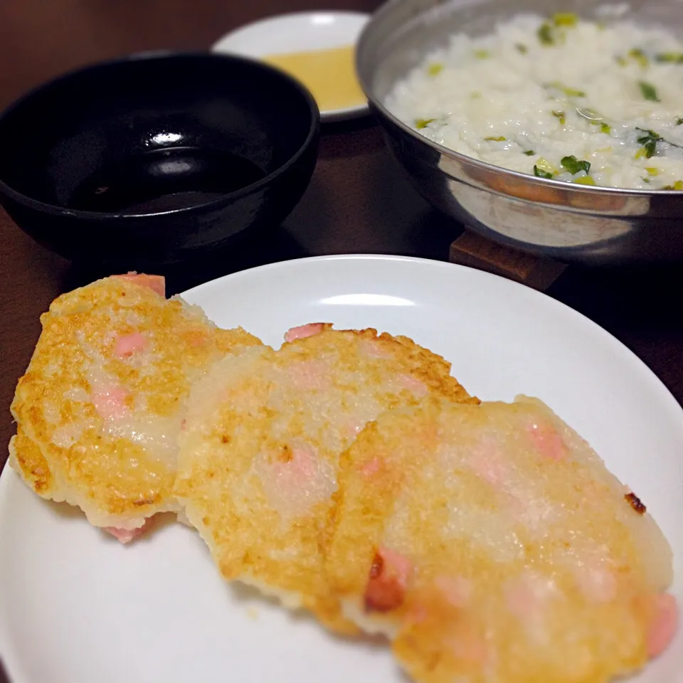 七草粥と魚肉ソーセージ入り大根もち|chobicmさん