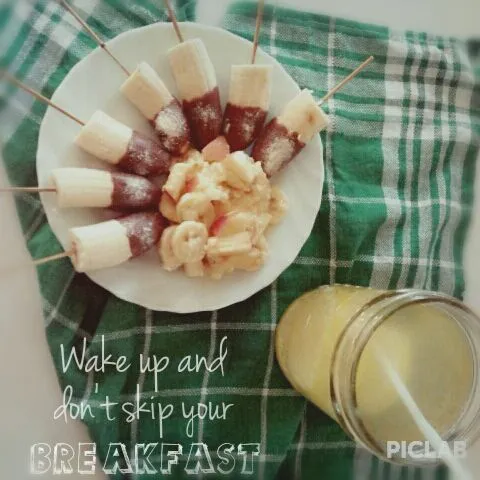 Snapdishの料理写真:banana chocolate stick,apple slice,oats meal n infused water lemon|miss honhonさん