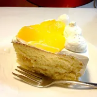 Snapdishの料理写真:桃のケーキ3|ささしゅうさん