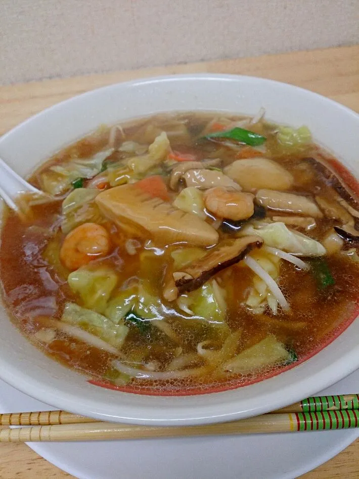 今日の賄いは五目野菜ラーメン。咳出るし喉痛いから、今日は接客ではなくキッチン担当にしてもらいましたー。歩き回らないから麺は普通盛り…ちょっと足りないww|Reikoさん