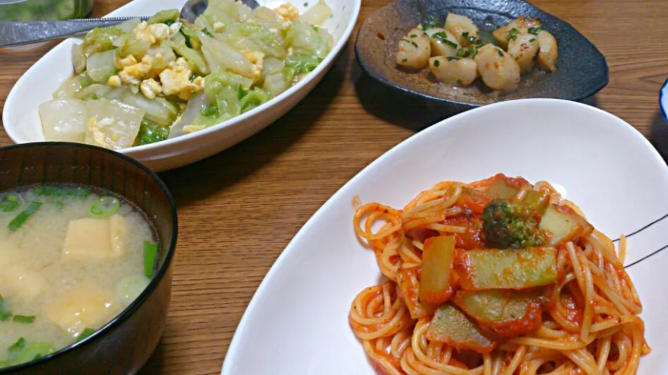 ・トマトペーストで和えたスパゲティ
・白菜と卵の中華煮
・帆立のバター醤油焼き
・豆腐と揚げの白味噌汁|ようかんさん