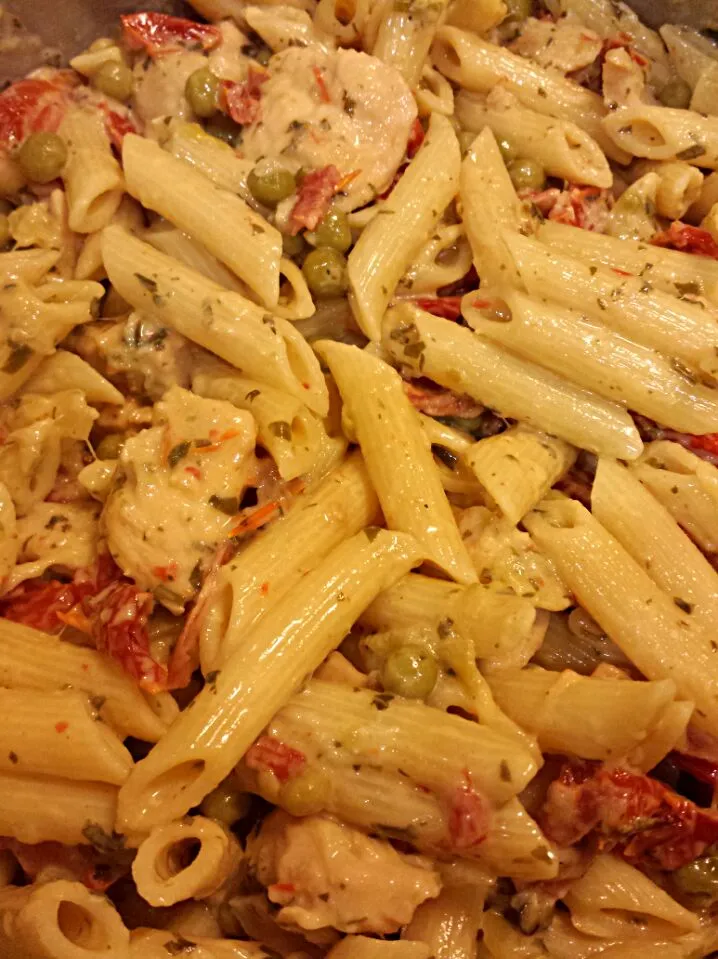 Chicken, Sundried Tomato and Zucchini Pasta|Anna Mendoros-Rodriguezさん