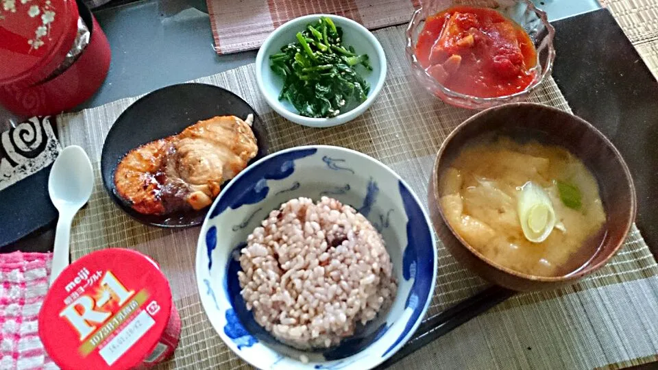 Snapdishの料理写真:ぶり照り焼き＆ほうれん草のごま和え＆厚揚げのラタトゥイユ風煮|まぐろさん