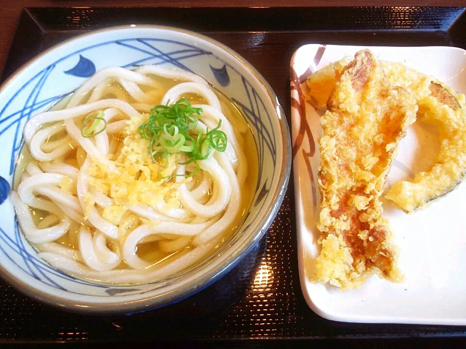 丸亀製麺のかけうとんと天ぷら２種（ちくわ、かぼちゃ）|すーさん