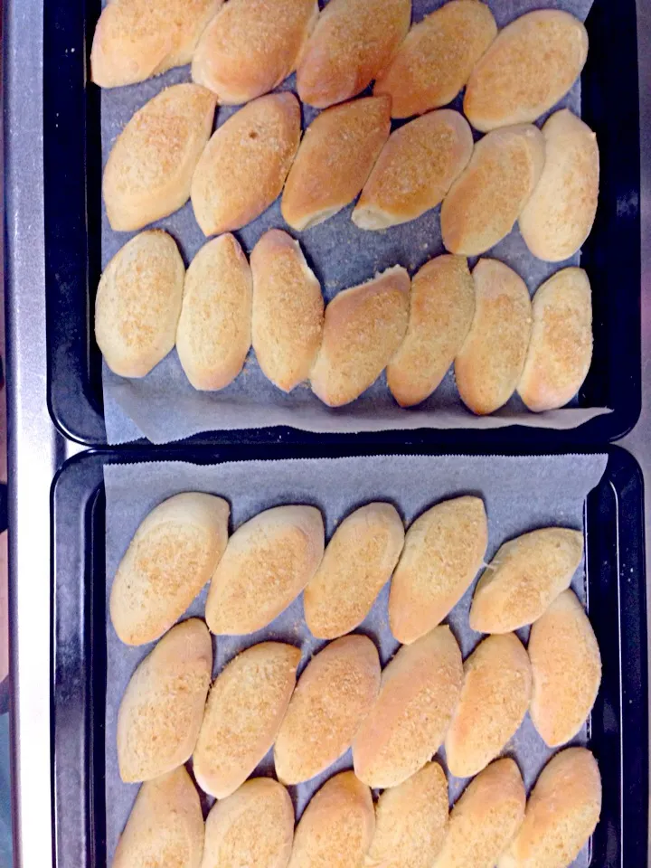 Snapdishの料理写真:Fresh baked pandesal|Alma Kairanさん