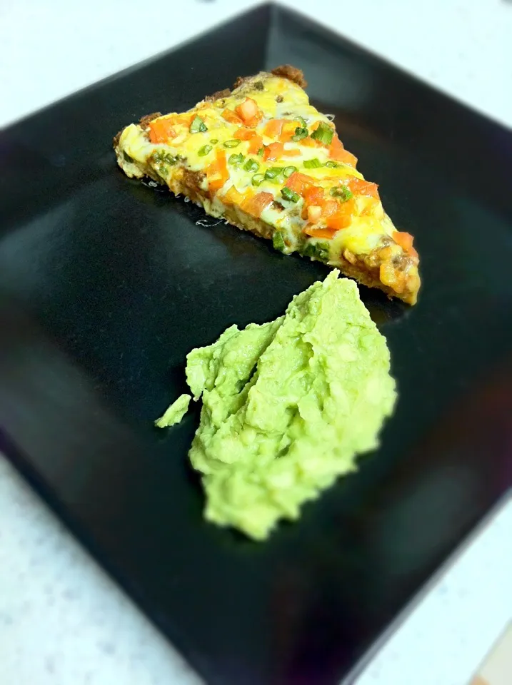 Snapdishの料理写真:Black bean nacho pizza with guacamole :)|jennさん