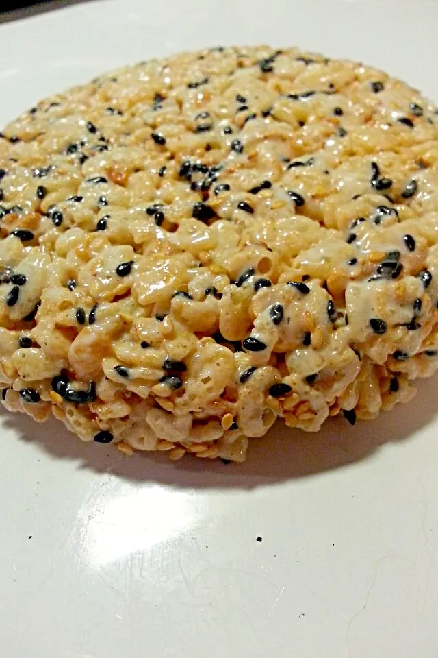 Snapdishの料理写真:sesame rice krispy treat|Melissa Mackeyさん