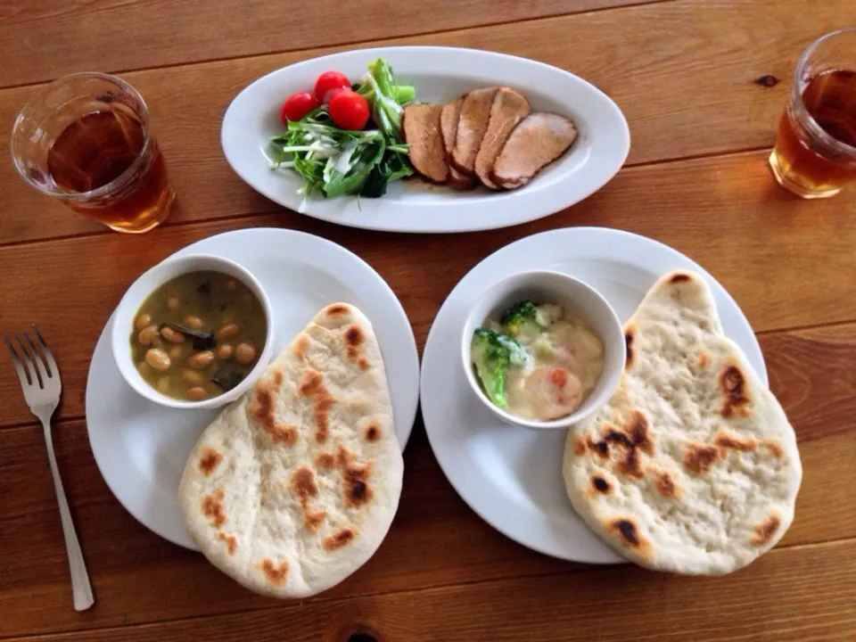 Snapdishの料理写真:いなば缶グリーンカレー＆ホワイトシチューでナンランチ♡|sato*さん