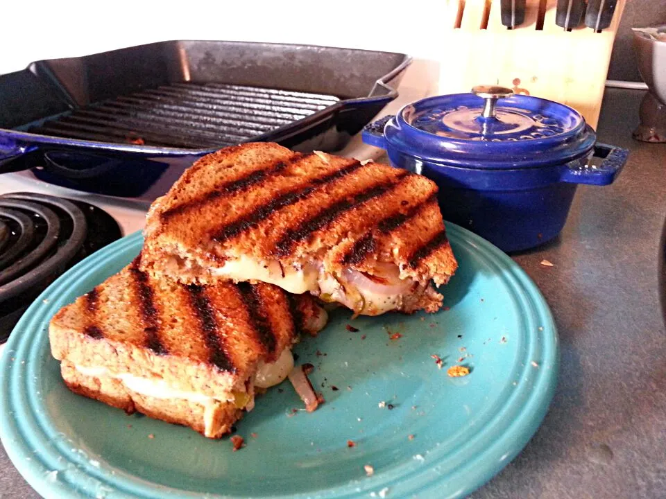 grilled onion and cheese sandwich|Melissa Mackeyさん