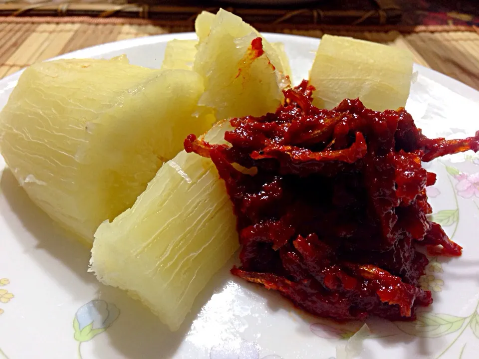 Boiled tapioca with spicy anchovies sambal|Mummy Masayuさん