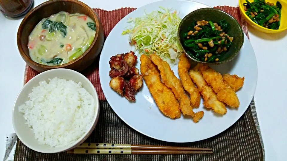 チキンカツ、たこの唐揚げ、チンゲン菜のクリーム煮、ほうれん草の納豆和え、サラダ♡|yuiさん