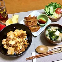 Snapdishの料理写真:麻婆豆腐メインの手抜き晩御飯|miyamegu**さん