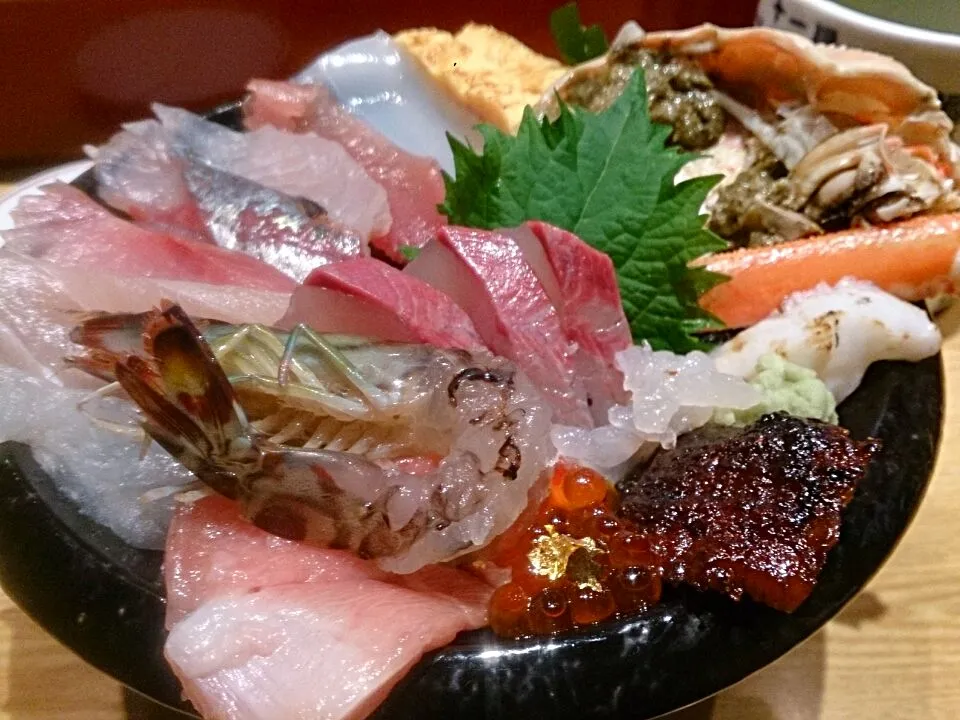 Snapdishの料理写真:金沢・近江町市場の海鮮丼！(*^▽^*)|かよんさん