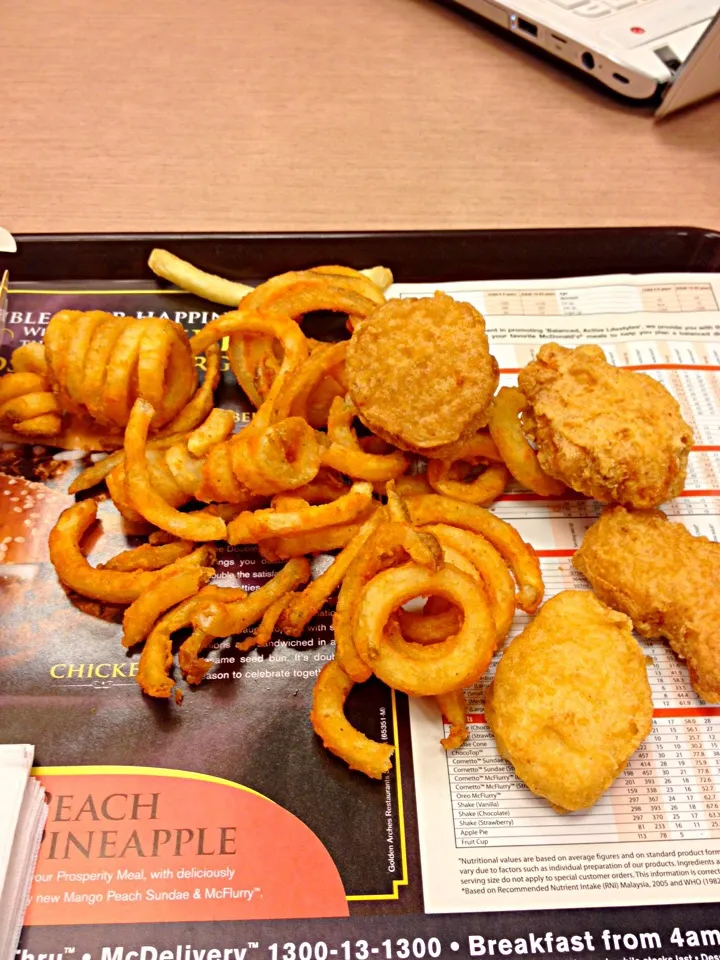 Snapdishの料理写真:Twister Fries and McNuggets|jasminesysさん