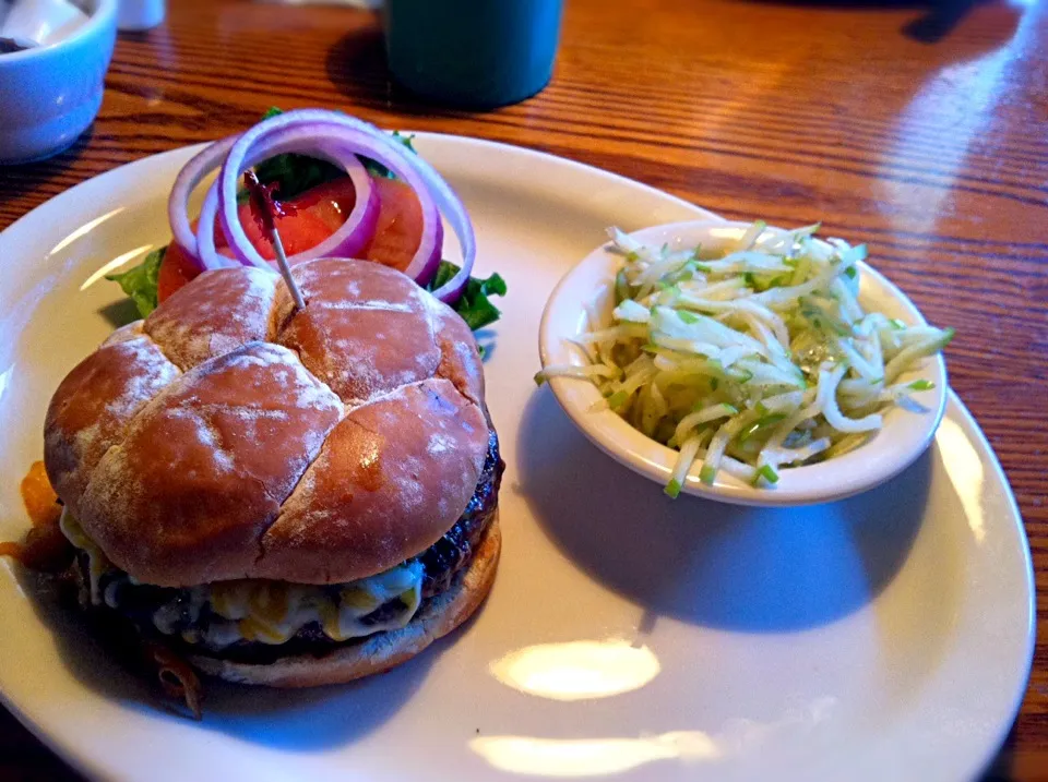 Classic Cheese burger with fennel slaw|Greenbeerさん