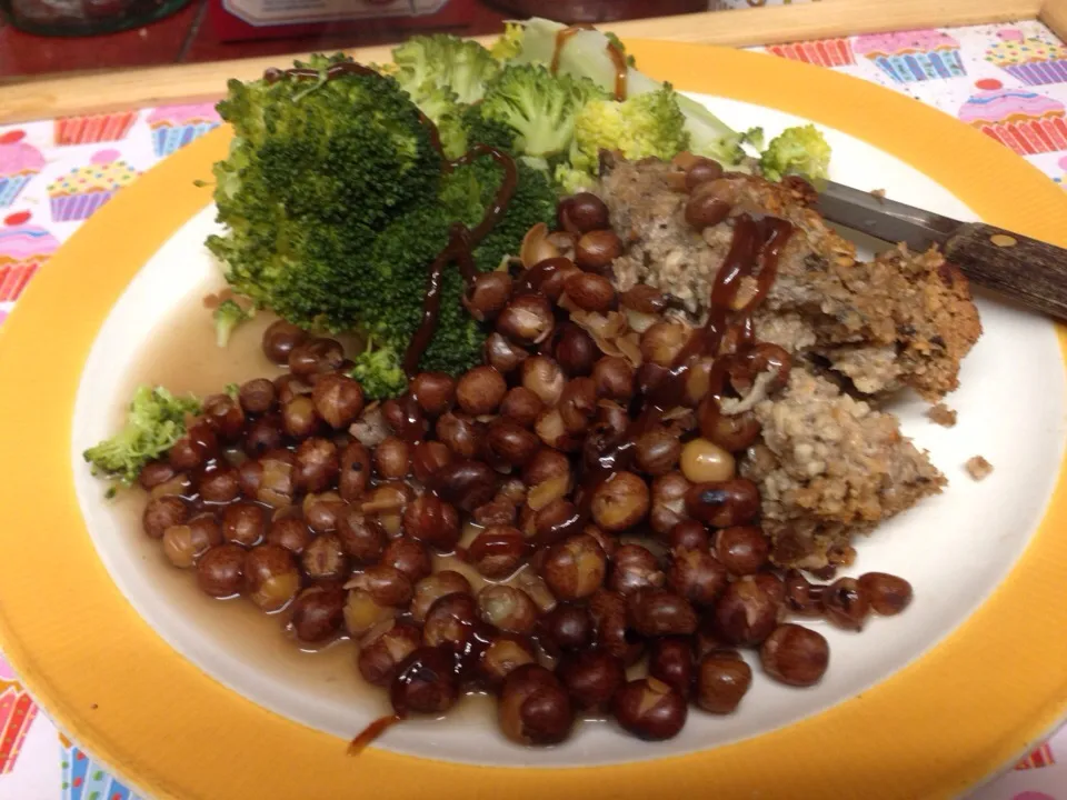 Nut roast, black peas and broccoli|Alan (Fred) Pipesさん